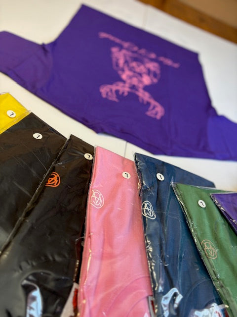 T-Shirt: Purple/Pink Logo Print