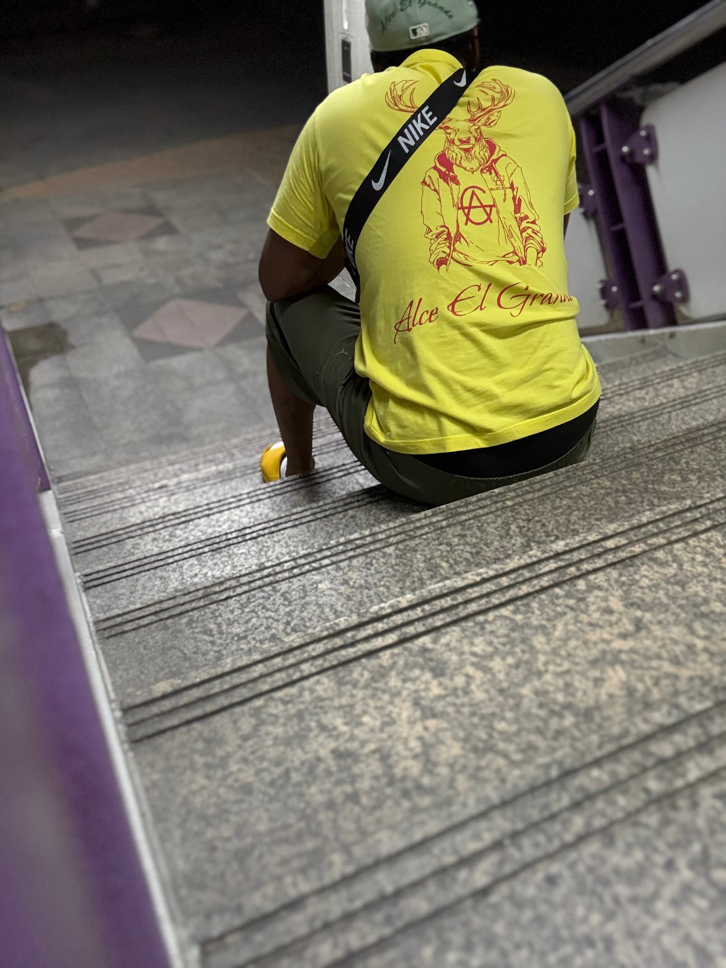 T-Shirt: Yellow/Red Logo Print