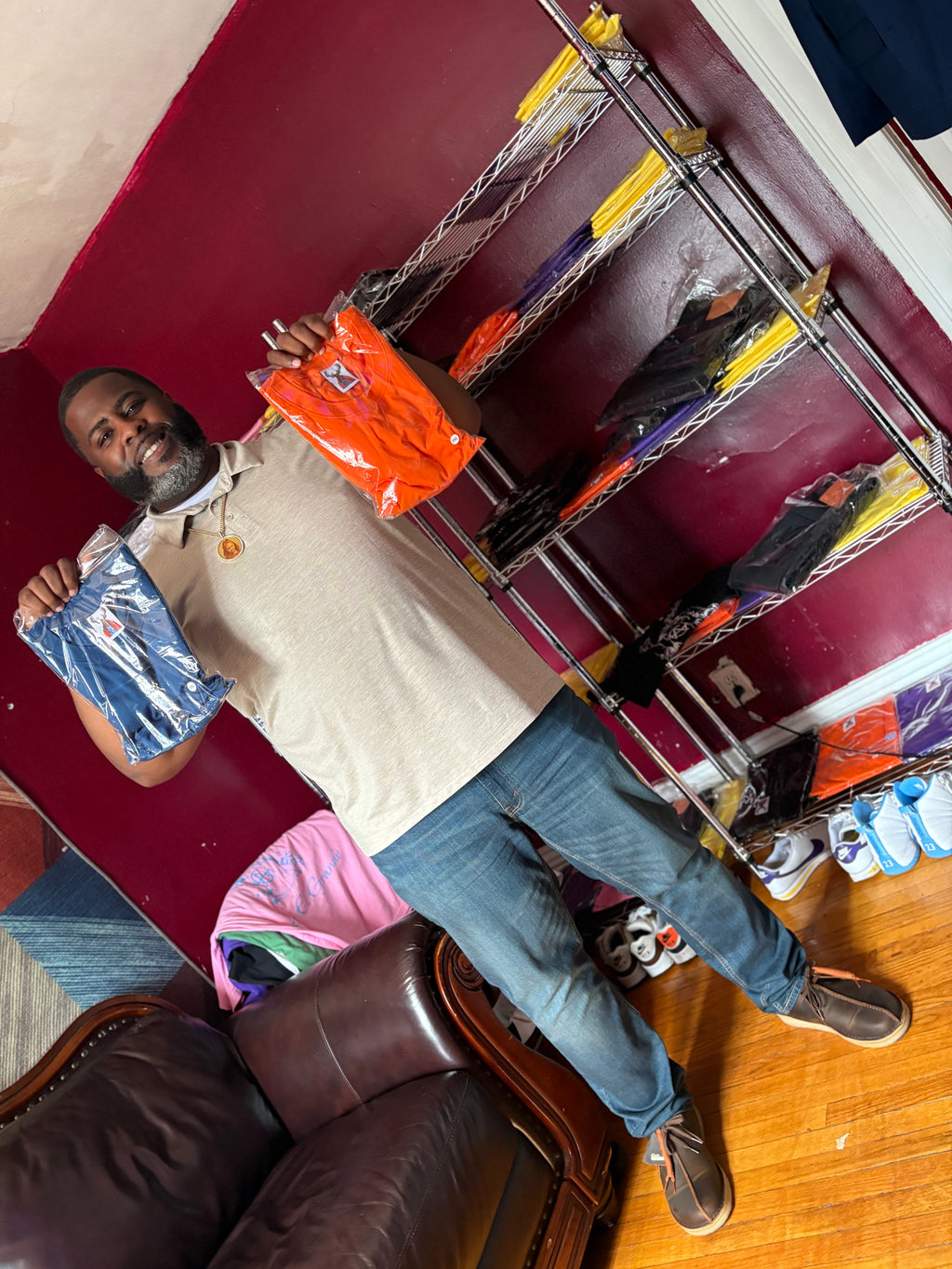 T-Shirt: Blue/Orange Logo Print