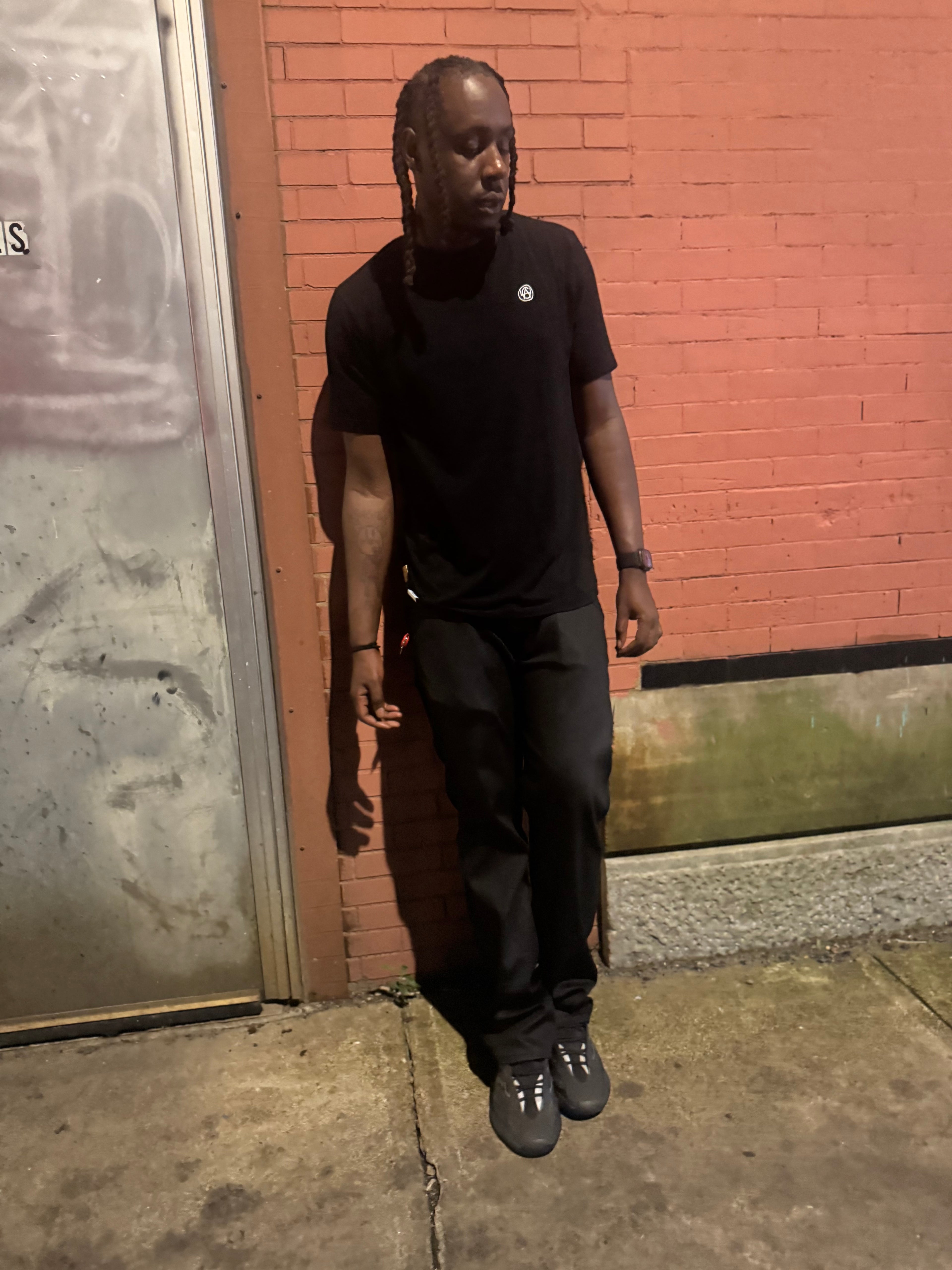 T-Shirt: Black/White Logo Print