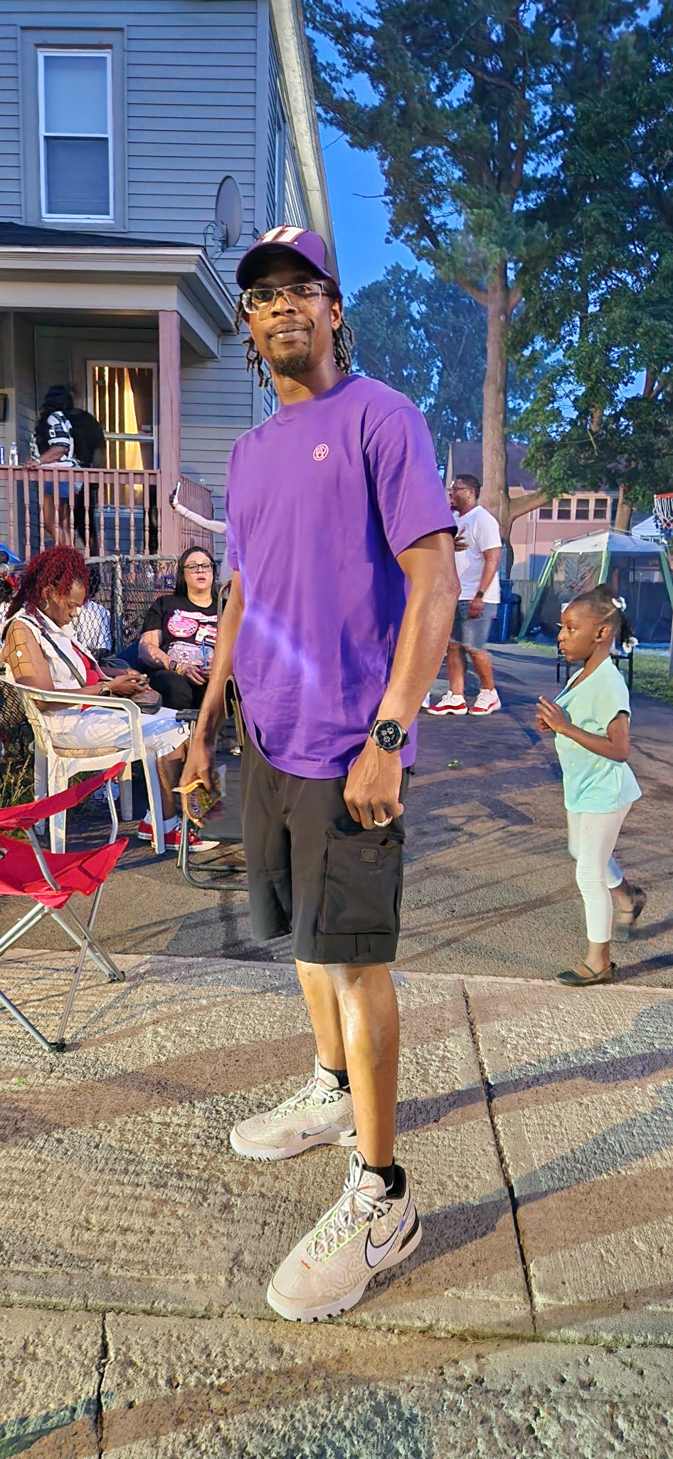 T-Shirt: Purple/Pink Logo Print