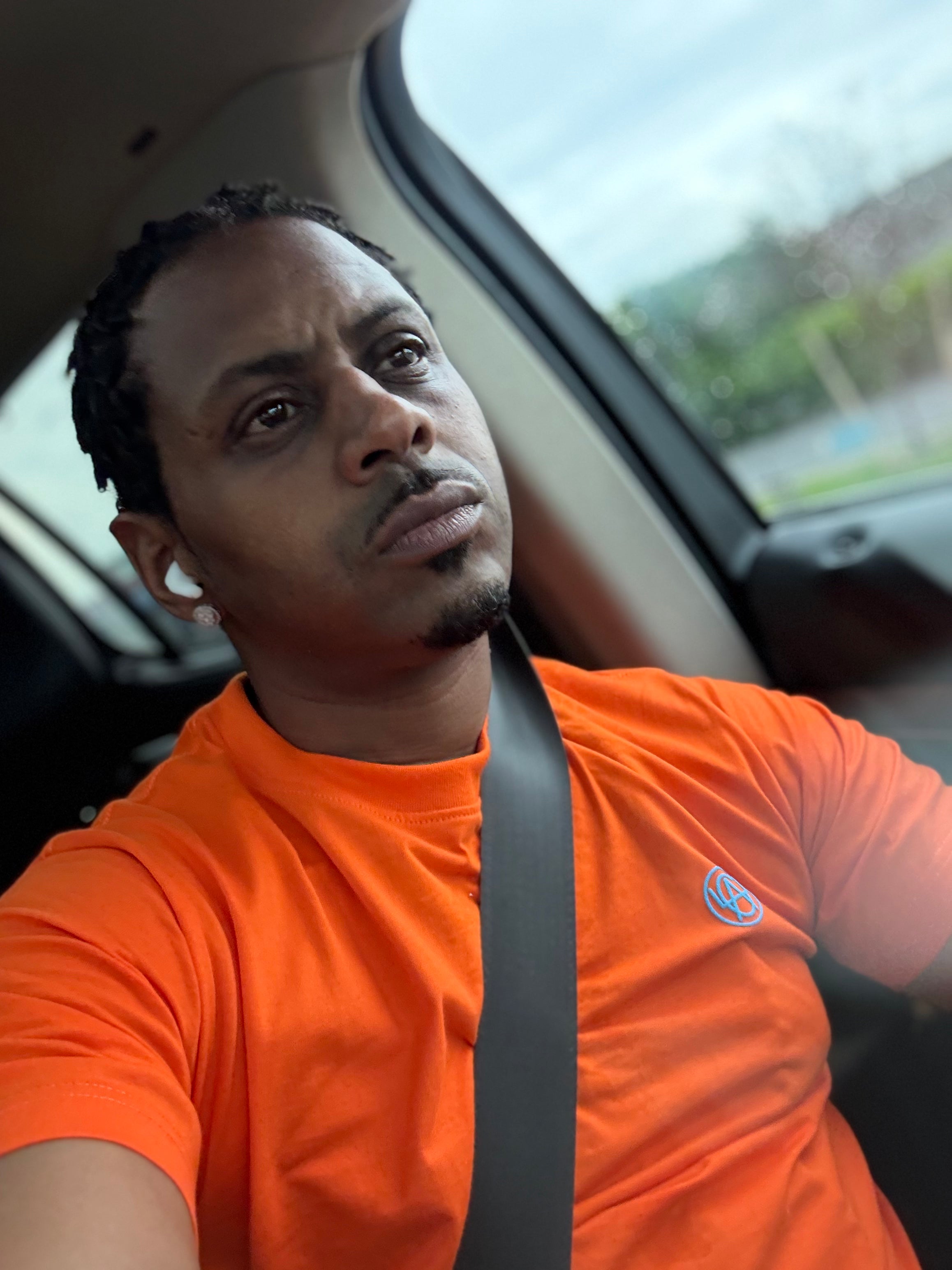 T-Shirt: Orange/SkyBlue Logo Print