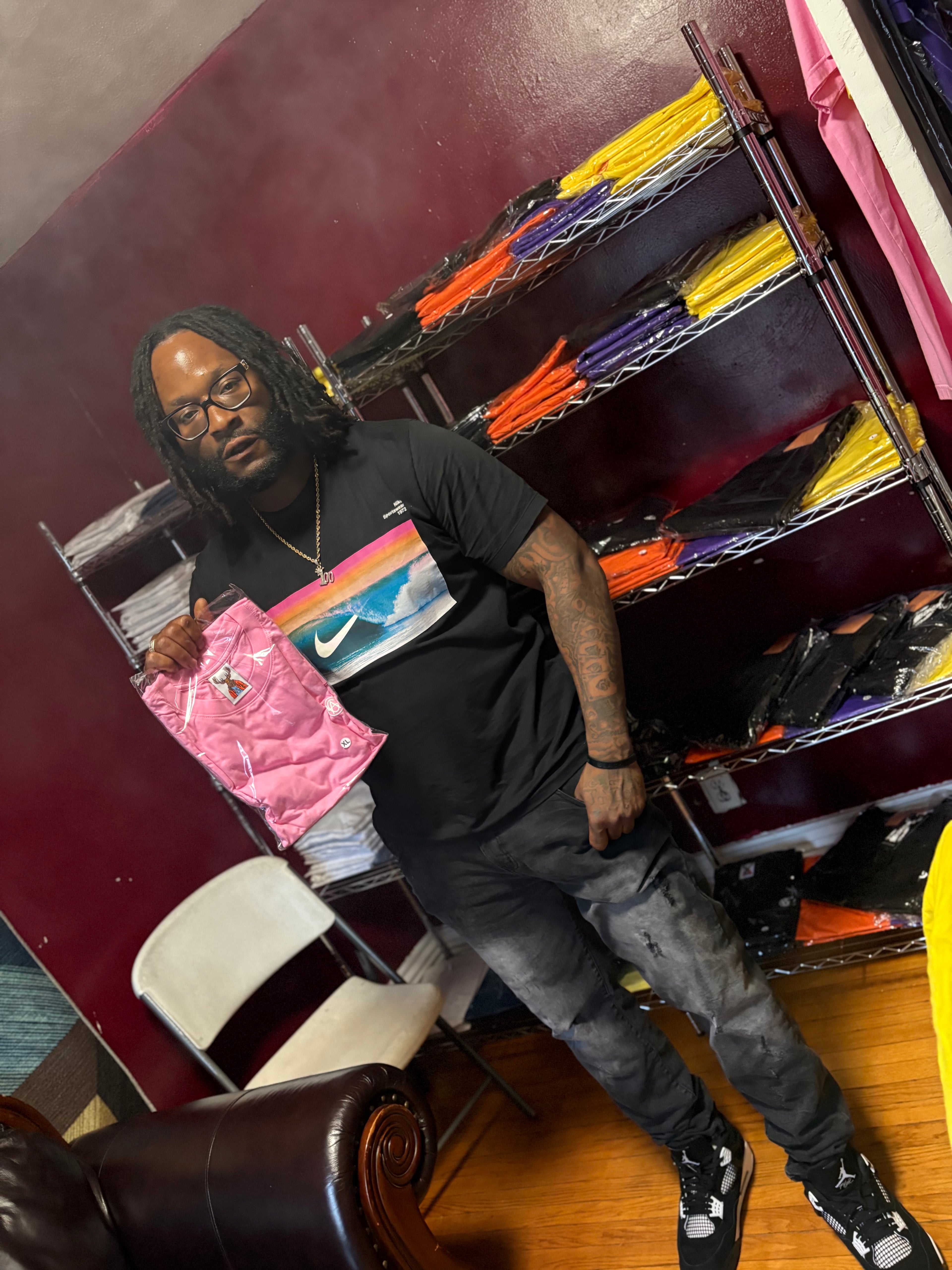 T-Shirt: Pink/White Logo Print
